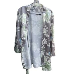 BooHoo women’s silky night jacket/robe with lace accent. Kimono‎ sleeves